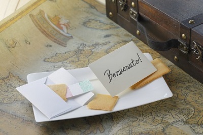 画像: お席についたら、まずはおもてなしの一品 「ラング・ド・シャ」を