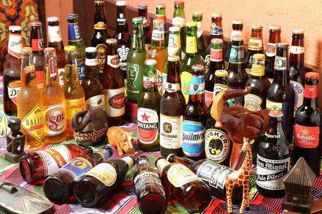 画像: 飲み放題提供ビール 一例 ヒューガルデンホワイト(ベルギー)、レーベンブロイ(ドイツ)、タスカ(ケニア)、ひなの(タヒチ)、333(ベトナム)など40種。