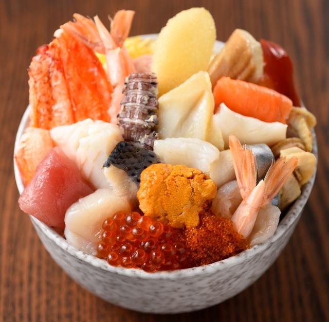 画像: (寿司)鮨のぶ「25種盛り丼」(1人前、2,500円)京王百貨店限定