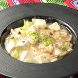 画像: 塩味の麻婆豆腐 850円 見た目は白く優しいが、びっくりするほど辛い一品