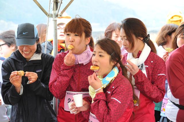 画像2: マラソン×デザートビュッフェ!?給水所で食べ放題!