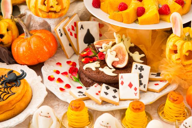 画像2: 大人かわいいフォトジェニックな邸宅で楽しむ、一日限定のデザートブッフェ!『アリスのハロウィンパーティー』開催