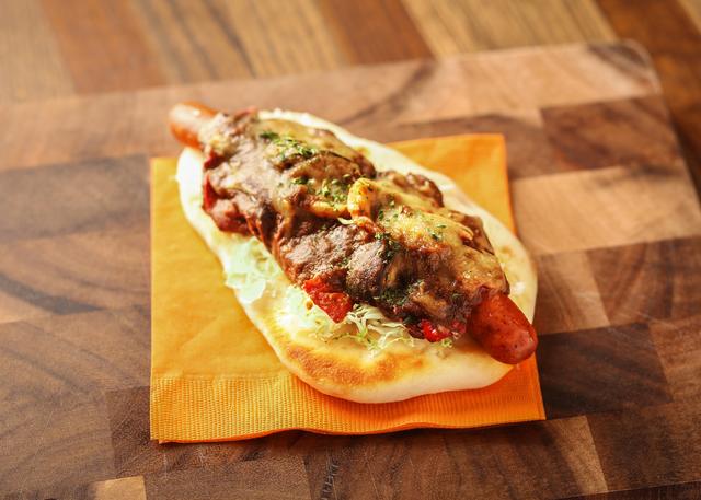 画像: Mushroom & Grilled Vege Curry Nan Dog (きのことグリル野菜のカレーナンドッグ)