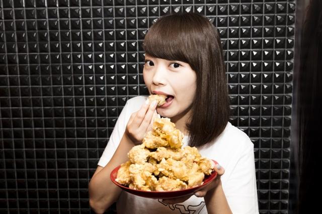 画像2: 新宿歌舞伎町『週プレ酒場』で「唐揚げ食べ放題」キャンペーン開催!