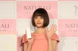 画像: <玉城ティナ> 2012年、14歳で女性ファッション誌『ViVi』の誌上最年少の専属モデルとして登場、現在も活躍中。 女優として映画やCMにも出演の幅を広げ、現在最も注目を集める若手のひとり。 Instagramのフォロワー数は80万人を超え、10代のモデルではトップレベルの人気。 映像関係者からも「若い世代のカリスマモデルであり、爆発的な可能性を秘めた逸材。 ファッションや映像の枠を超えた次世代のエース」と評されている。