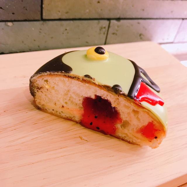 画像: 中からじわっと真っ赤なソースが・・!