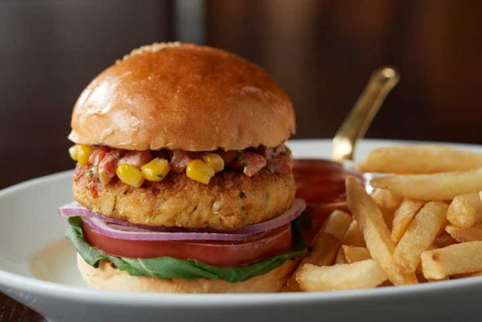 画像: マンスリーバーガー【9~12月】人気のクラブケーキをパティにしたバーガーやハロウィンテーマのパンプキンバーガーなど!