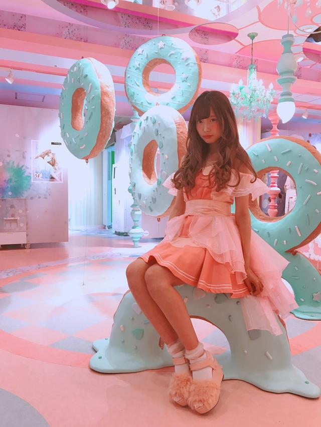 画像: 腰かけたり、間からのぞきこんだり、様々な画角・ポーズで撮影できます