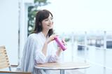 画像: 佐々木希さんプロフィール 2006年芸能界デビュー。 以降映画やドラマ、CM、雑誌など多岐に渡り活躍中。 ドラマ『伊藤くんA to E』に出演中。さらに同作映画版が2018年初春に公開を控える。 Huluオリジナルドラマ『雨が降ると君は優しい』が9月16日(土)より配信開始予定。
