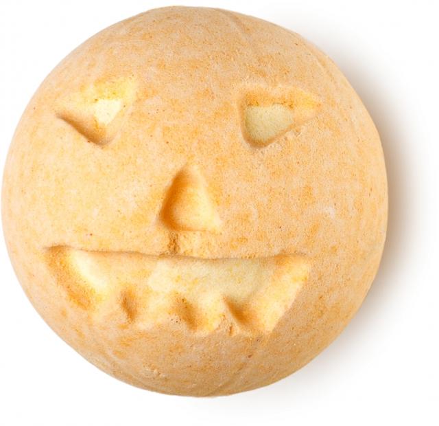 画像: 『パンプキン』(バスボム)¥760 (税込) / 200g 秘伝の配合でブレンドされた優しい甘さのバニラアブソリュートとスパイシーなシナモンは肌を潤わせ健やかに整えてくれます。パンプキンパイをバスタブで味わう気分が楽しめるという発想から生まれた美味しそうな香りのバスボムです。