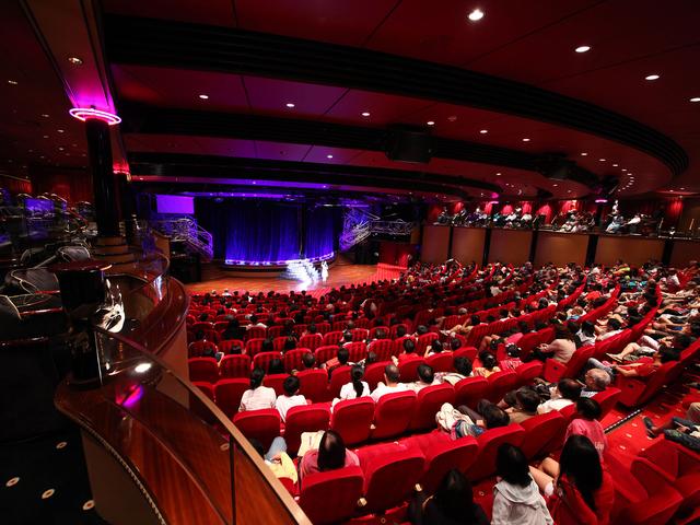 画像: 映画館も!