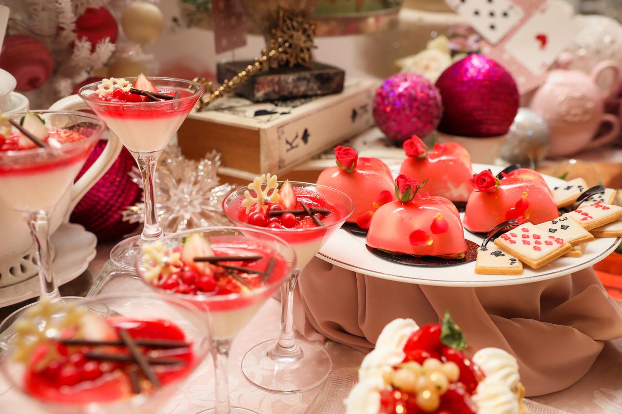 画像2: "不思議の国×クリスマス"がテーマのフォトジェニックなデザートブッフェはいかが？