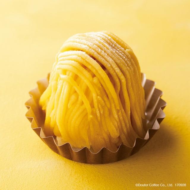 画像: 商品名:国産和栗のモンブラン 販売価格:500円(税込) 国産和栗クリームの中に、ホイップクリームと和栗ペーストと芋ペーストを使ったカスタードが入ったモンブラン。ほどよい甘さの中に、秋の味覚“栗”の風味が広がります。