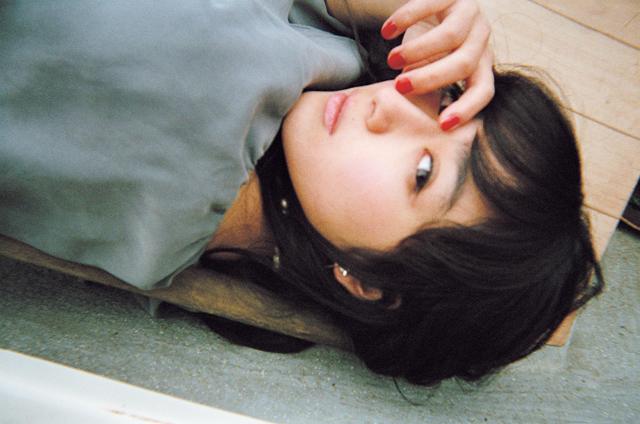 画像: 平祐奈 1998年11月12日生まれ。兵庫県出身。O型。'11年に女優デビュー。「もしもツアーズ」(フジテレビ系)に準レギュラーとして出演中。映画「未成年だけどコドモじゃない」(12/23公開)、「honey」('18年春公開)など出演作が多数控える。