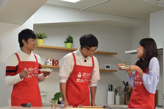 画像: 横澤さんはあまりの美味しさに笑顔です!