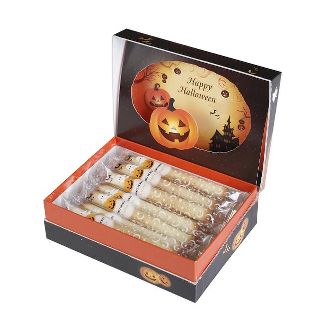 画像: 『ヨックモック』ハロウィンシガール 1,080円/1箱(14本入り)<販売中~数量限定> バターをふんだんに使って焼き上げたシガールが限定のハロウィンBOXで登場。シェアしやすい個包装で、てみやげにもぴったりです。