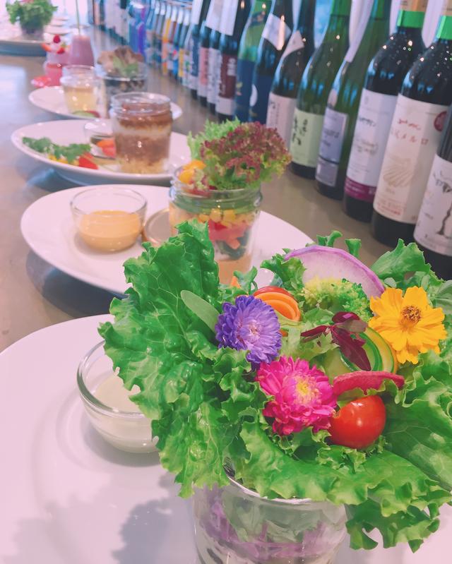 画像: 花咲く秋野菜のブーケサラダ 840円