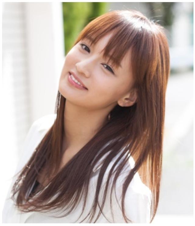 画像: わたなべ麻衣さん ファッションモデル、タレント。1989年生まれ。フォロワー数は約34万人(2017年9月現在)を超え、“インスタの女神”と呼ばれるほど、同世代の女性を中心に絶大な支持を得ている。 多数の女性誌でモデルとして活躍中。 www.instagram.com