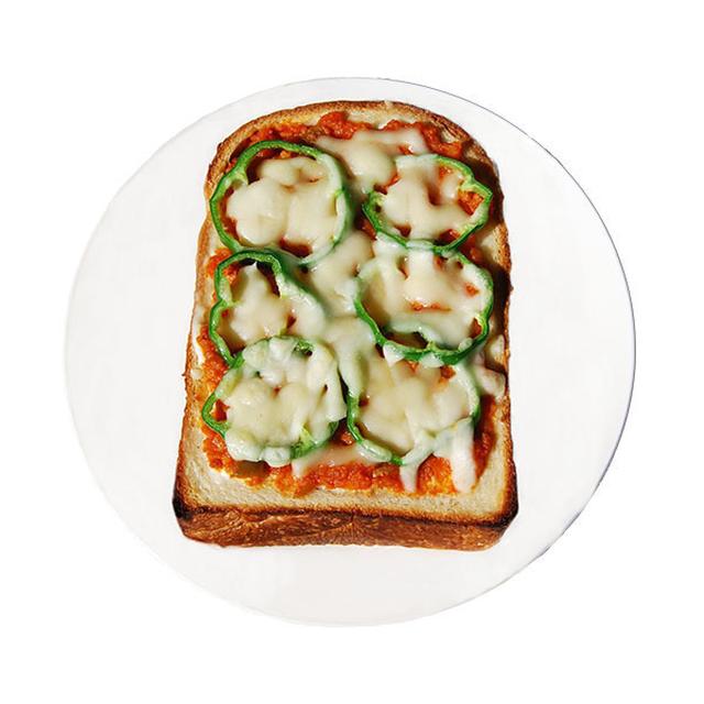 画像: ■ピザトースト 420円(税込) 店内仕込みの食パンを厚めにスライスし、ソイミートを使った手作りのソイミートソースとチーズをたっぷりかけて焼き上げました。具材たっぷりのソイミートソースはボリューム満点です。