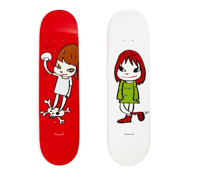 画像: ■Skateboard Nara Girl on top of skull (左) ■Skateboard Nara Green Dress Girl (右) 税抜販売予定価格: 各26,000円 奈良美智による2017年の作品「Welcome Girl」(左)と「Solid Fist」(右)がスケートボードになりました。奈良美智自身が、日々の実験の規律から生まれた自信の絵に、息吹を与える色を選び、完成しました。