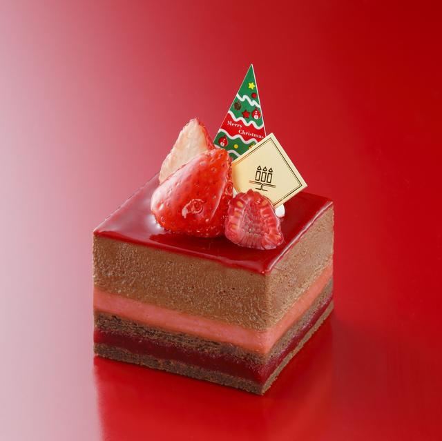 画像: <新作/小物>クリスマスプレゼント 価格¥600 チョコレートムースにいちごクリームとコンポートルージュを合わせた断面が目に映える、ボックス型のクリスマスプレゼントに見立てたケーキ。