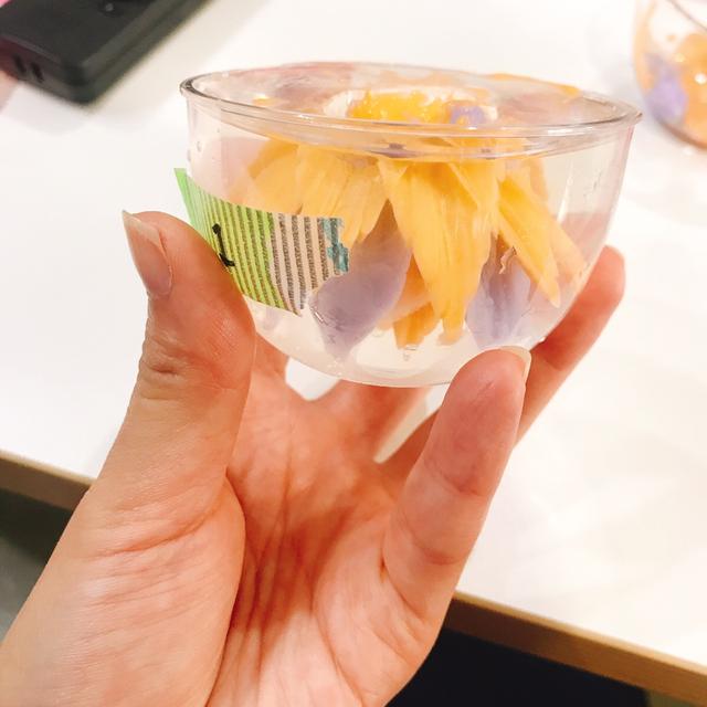 画像: オレンジとムラサキのゼリーを組み合わせて、きれいなお花を咲かせることが出来ました!