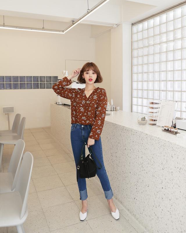 画像: <LADIES>【ロールアップストレートデニムパンツ】¥2,570 (税込) www.dholic.co.jp