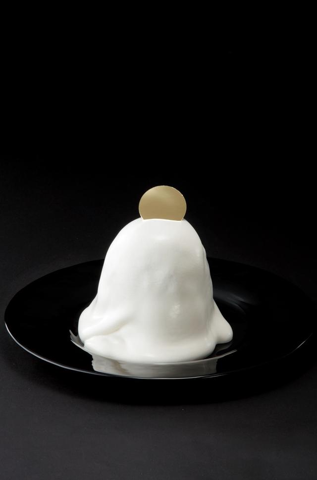 画像: ■ミルクランドマウンテン(仮称) 北海道産牛乳+純生クリーム+ヨーグルトを使ったババロアの上にフルーツをのせ、さらに北海道産純生クリームを山のように被せてあるインパクトたっぷりの可愛いスイーツです。