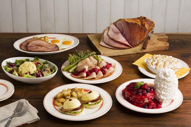 画像: Eggs 'n Thingsからクランベリーをふんだんに使用した感謝祭メニューが登場