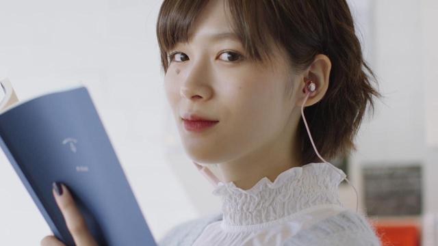 画像2: 謎の美女の正体は、三戸なつめさん!