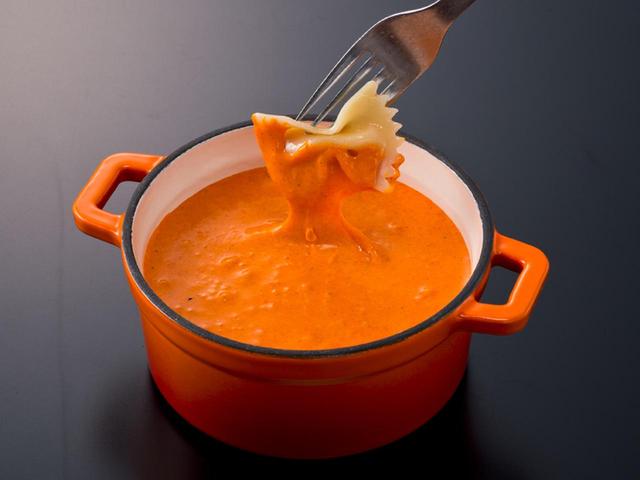 画像: オレンジ トマトとカレーのダブルフレイバー系チーズフォンデュ