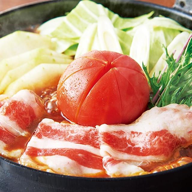 画像: トマトすき焼き鍋 香ばしい醤油とザラメのコクの香りを感じられるすき焼きの濃厚な味が、トマトの酸味でさっぱりとした味わいに。※トマト抜きも承ります。