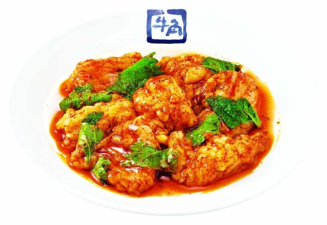 画像: 牛角特製スパイス牛ホルモン 490円 ぜひ、ハイボールと合わせてほしい一品!12種類以上のスパイス・ハーブを使った牛角オリジナルの味付けバツグン!大葉との相性も〇!あっさりしたアクセントで箸が進みます…