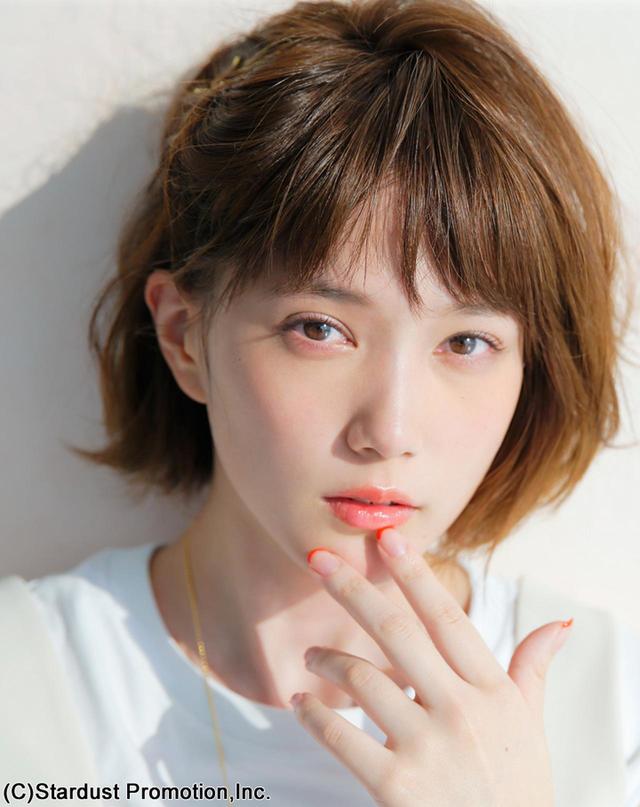画像: 本田翼 1992年6月27日 2010年から雑誌『non-no』のモデルとなる。2012年4月TBS『A-Studio』の4代目アシスタントに抜擢。 最近では多くのドラマ・映画に出演、女優としても注目を集める。映画『少女』・映画『土竜の唄 香港狂騒曲』・NTV連ドラ『地味にスゴイ!~校閲ガール・河野悦子』に出演。2017年7月クールTBS連ドラ『わにとかげぎす』に続き、10月クールNTV連ドラ『奥様は、取り扱い注意』に出演、12月1日には『鋼の錬金術師』の実写化が公開、12月22日~は主演作「CHASE」がAmazonプライムにて配信。2018年には映画「今夜、ロマンス劇場で」の出演も控えている。