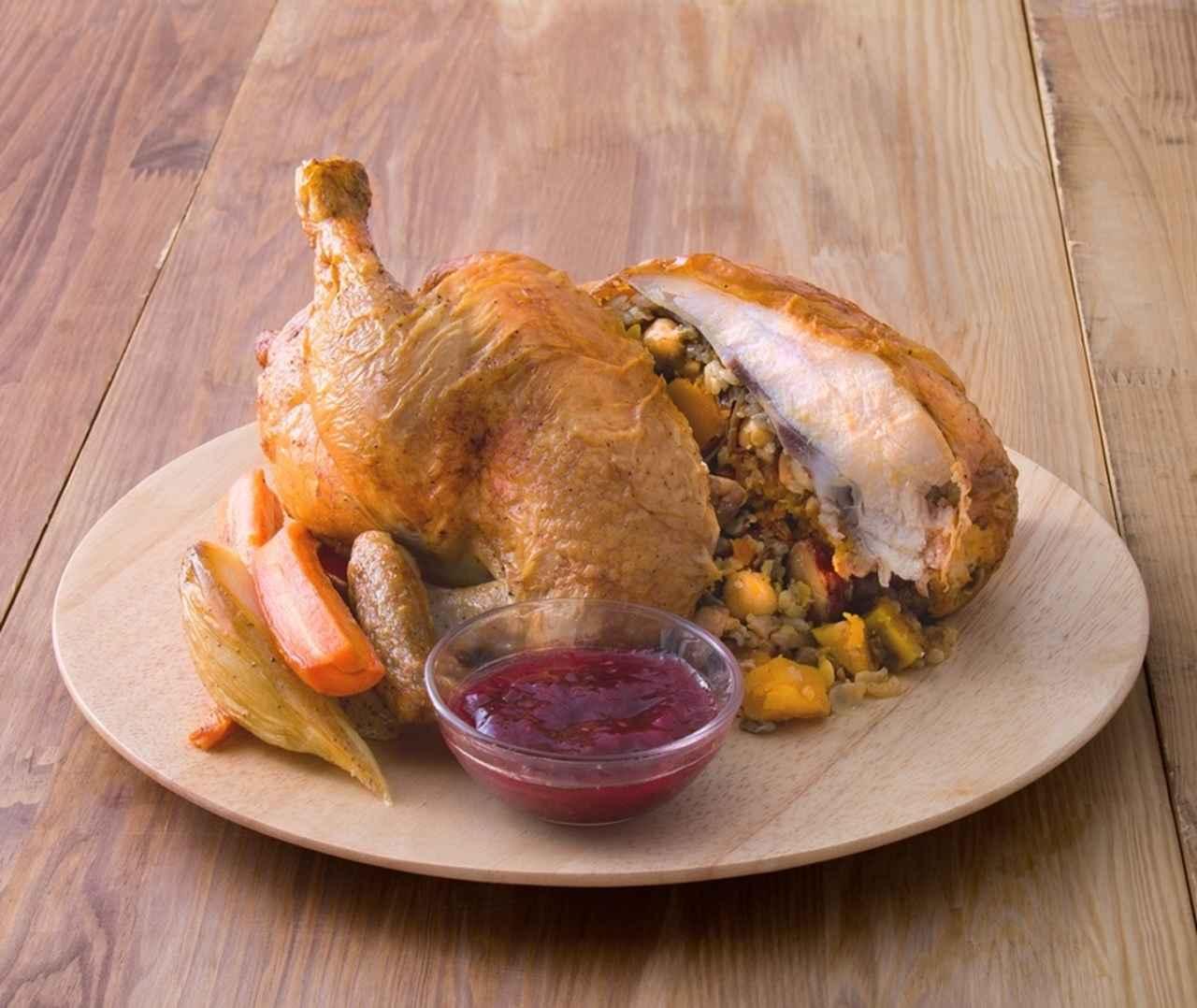 画像: スタッフィングがぎっしり詰まった本格派 『ローストチキン』3,218円