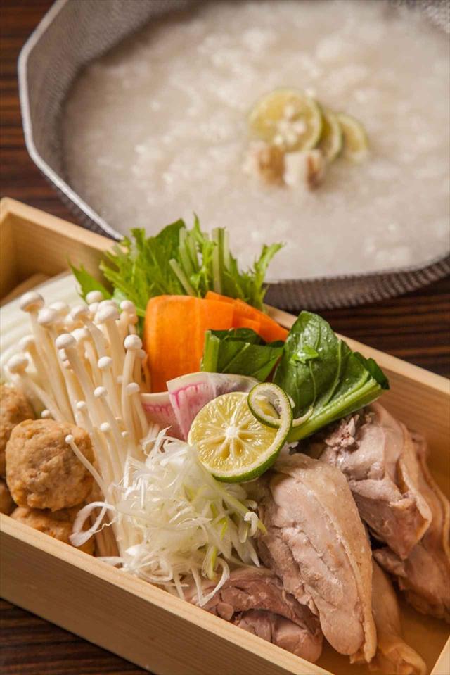画像1: 出汁を吸った大根おろしがふわふわジューシー つくば鶏と焼き葱の雪見鍋 1人前1,490円