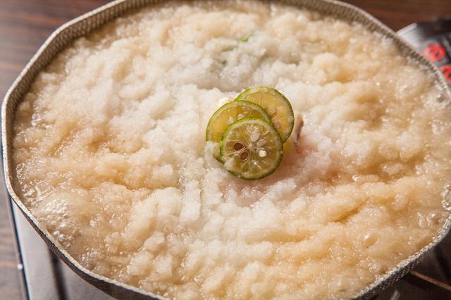 画像2: 出汁を吸った大根おろしがふわふわジューシー つくば鶏と焼き葱の雪見鍋 1人前1,490円