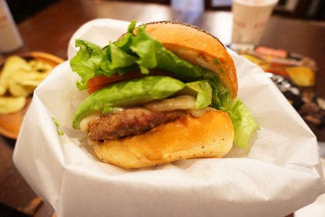 画像: 袋に入れて、潰して食べるのが基本