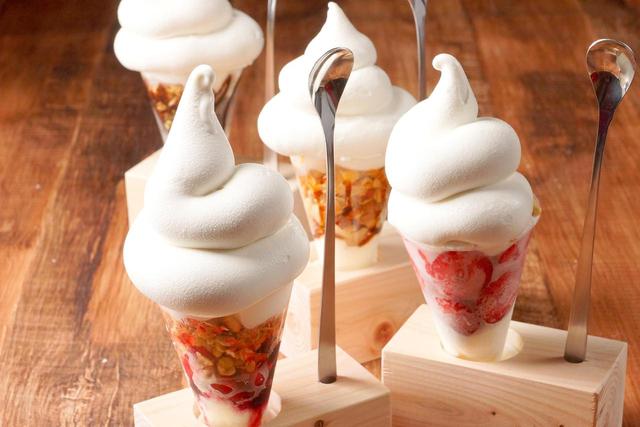 画像: 【ソフトクリーム】 通常のソフトクリームと比べても、よりミルクが濃く味わえます。 ・“スネーク”ミルクソフト 580円(税抜) …全4種類