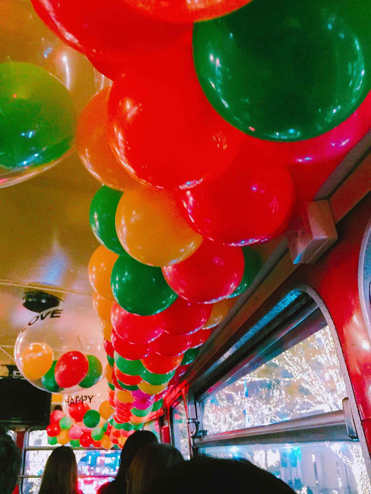 画像2: イルミネーションスポットをクルージングするパーティーバスも♡