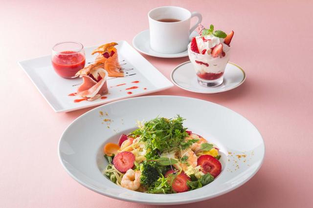画像: ◇ランチセット 3,800円 時間:11:30 ~ 14:30 (L.O.) ・生ハムと苺のパイ仕立て マスカルポーネソース 苺の冷製スープとともに ・苺と海老のスパゲッティ カラスミの香り ・小さな苺のパフェ ・コーヒー