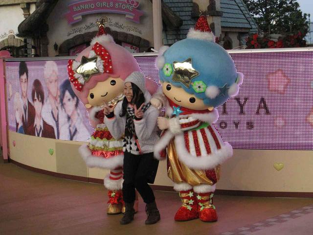 画像1: 花火があがるナイトショー「ハローキティのキラキラパーティナイト」
