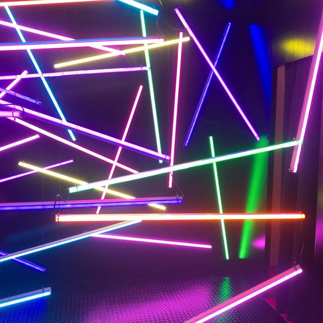 画像: ネオンブースでクールに撮影してみてはいかが?