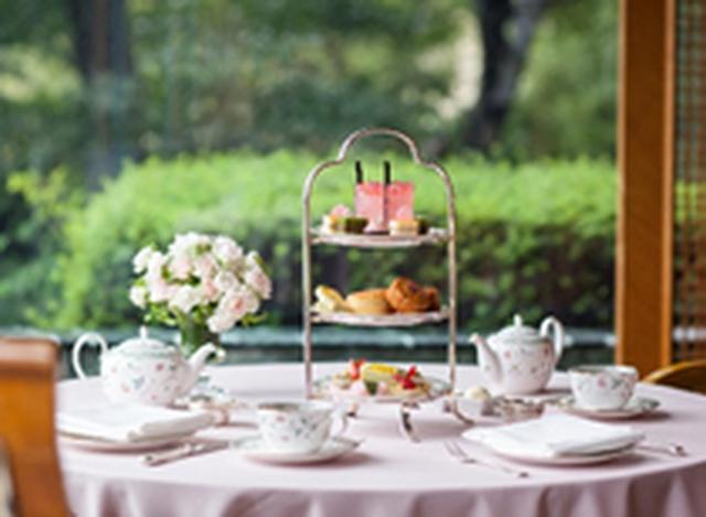 画像: 桜開花の喜びを表現した、心躍るメニューが並ぶアフタヌーンティー