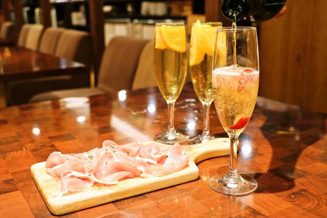 画像3: 女性は1時間1,250円で生ハムと凍結フルーツスパークリングワインが食べ飲み放題