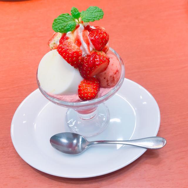 画像: 『とちおとめのミルクプリンミニパルフェ』/484円(税込み):全店舗販売