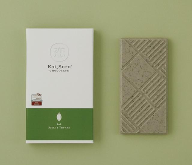 画像: ■小豆と碾茶(てんちゃ) 白い恋人のホワイトチョコレートを和テイストにアレンジしました。十勝産小豆の粉末を練りこみ、抹茶の原料 碾茶を加えて風味豊かに仕上げました。小豆の旨味と茶葉の風味あふれる一枚です。 【アメリカ&アジア太平洋大会 銀賞】