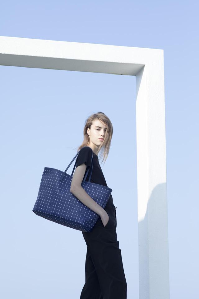 画像2: アニエスベー ボヤージュより「Monogram print bag」が発売