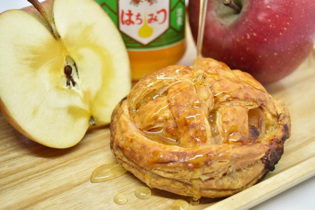 画像: アンプチベルジェでしか食べることのできない『蜜リンゴとハチミツのアップルパイ』
