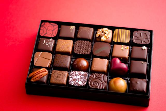画像2: Bon Bon Chocolat Assortiment 12P(ボンボンショコラ 12個入り) ¥2,800